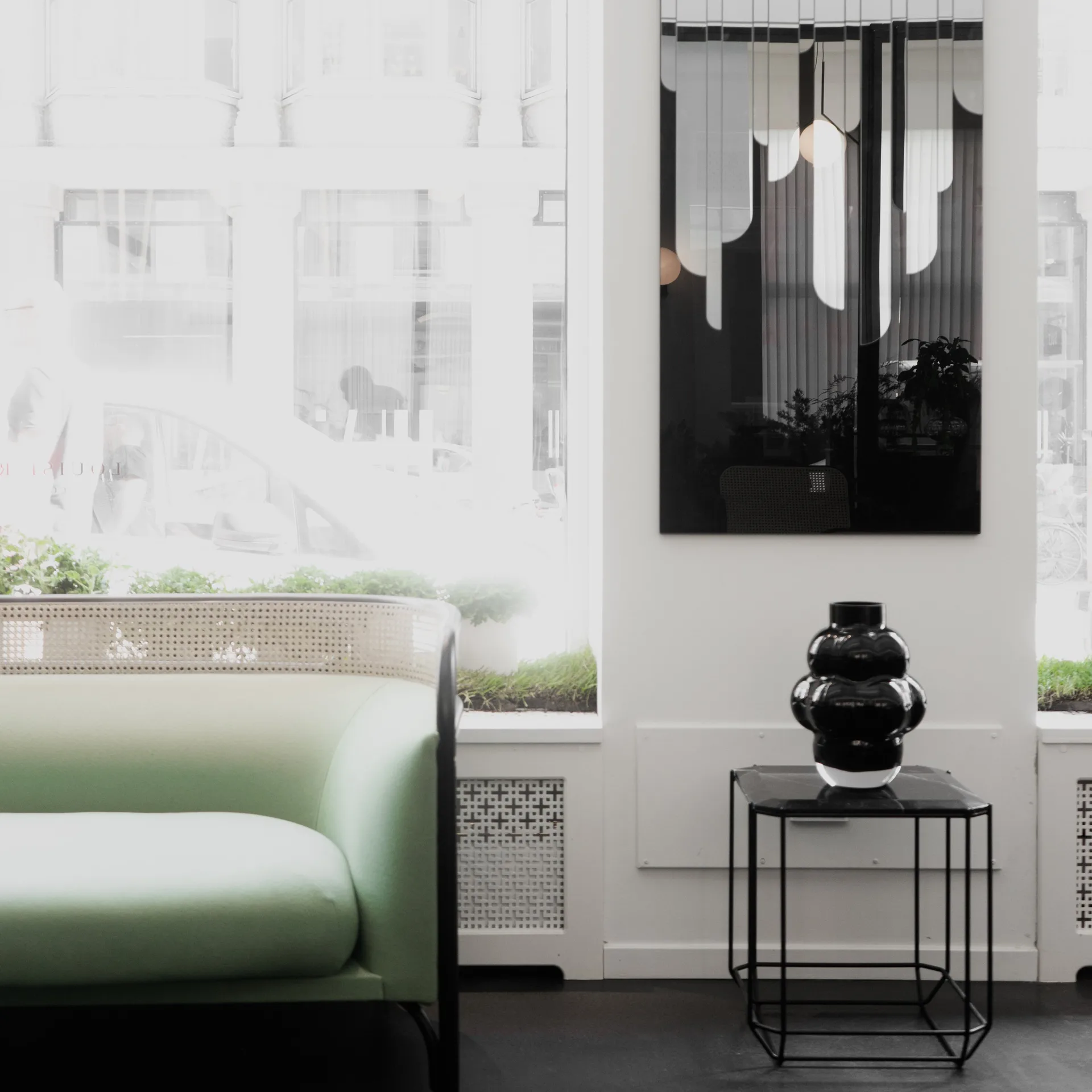 Balloon vaas 04 32 cm, Zwart Louise Roe