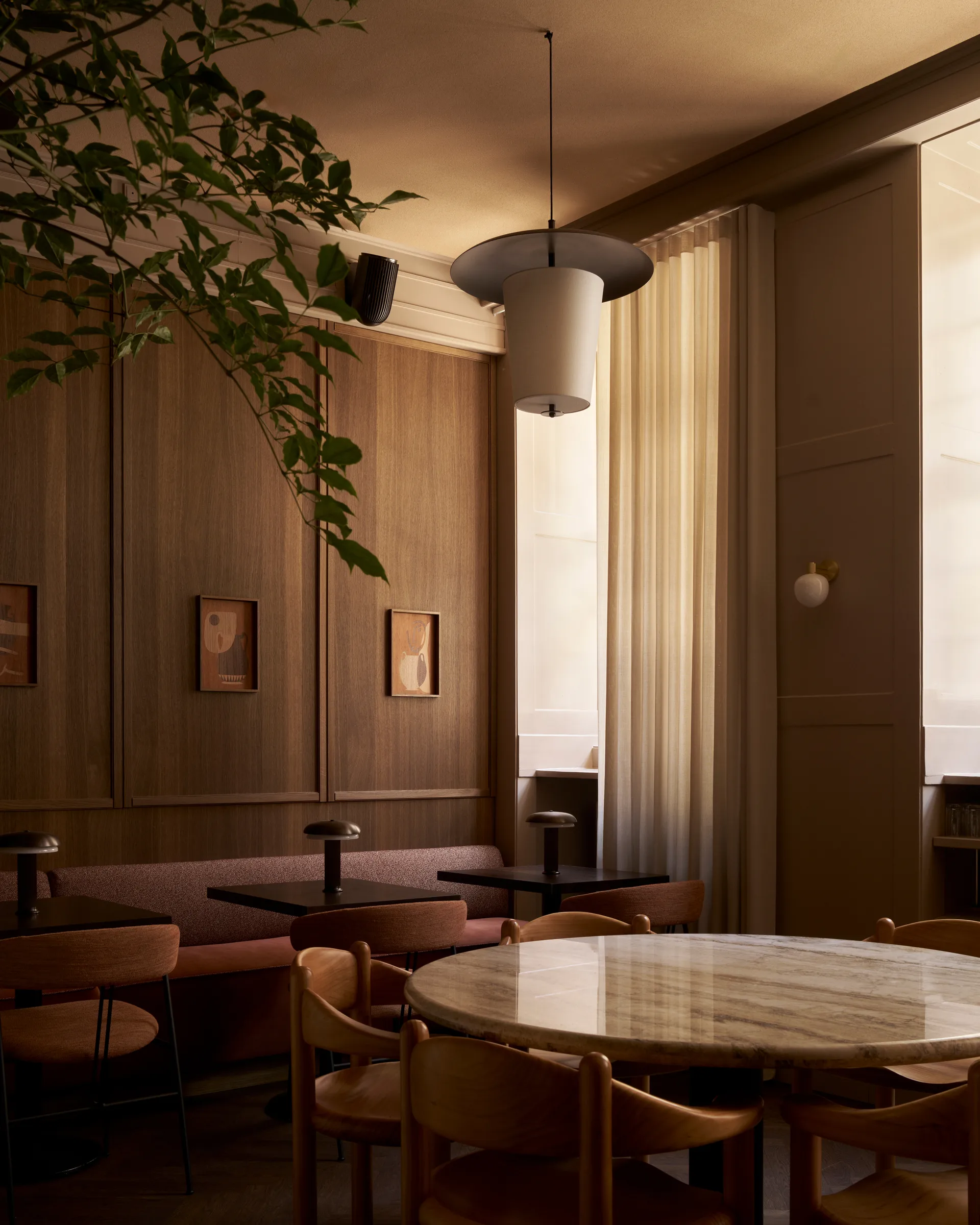 Noote tafellamp draagbaar, Brons LYFA