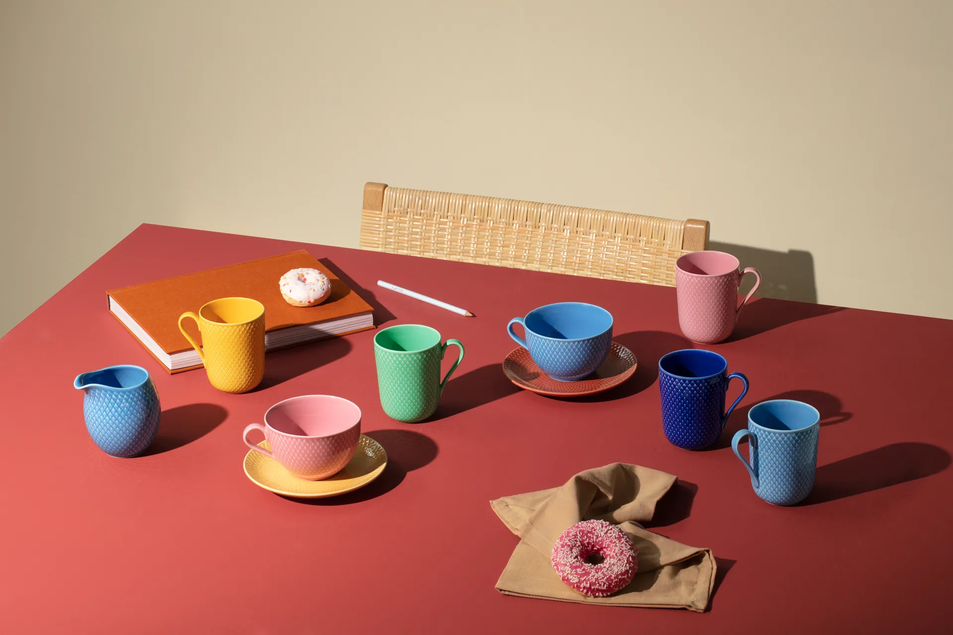 Rhombe theekop met schotel, Roze-zand Lyngby Porcelæn