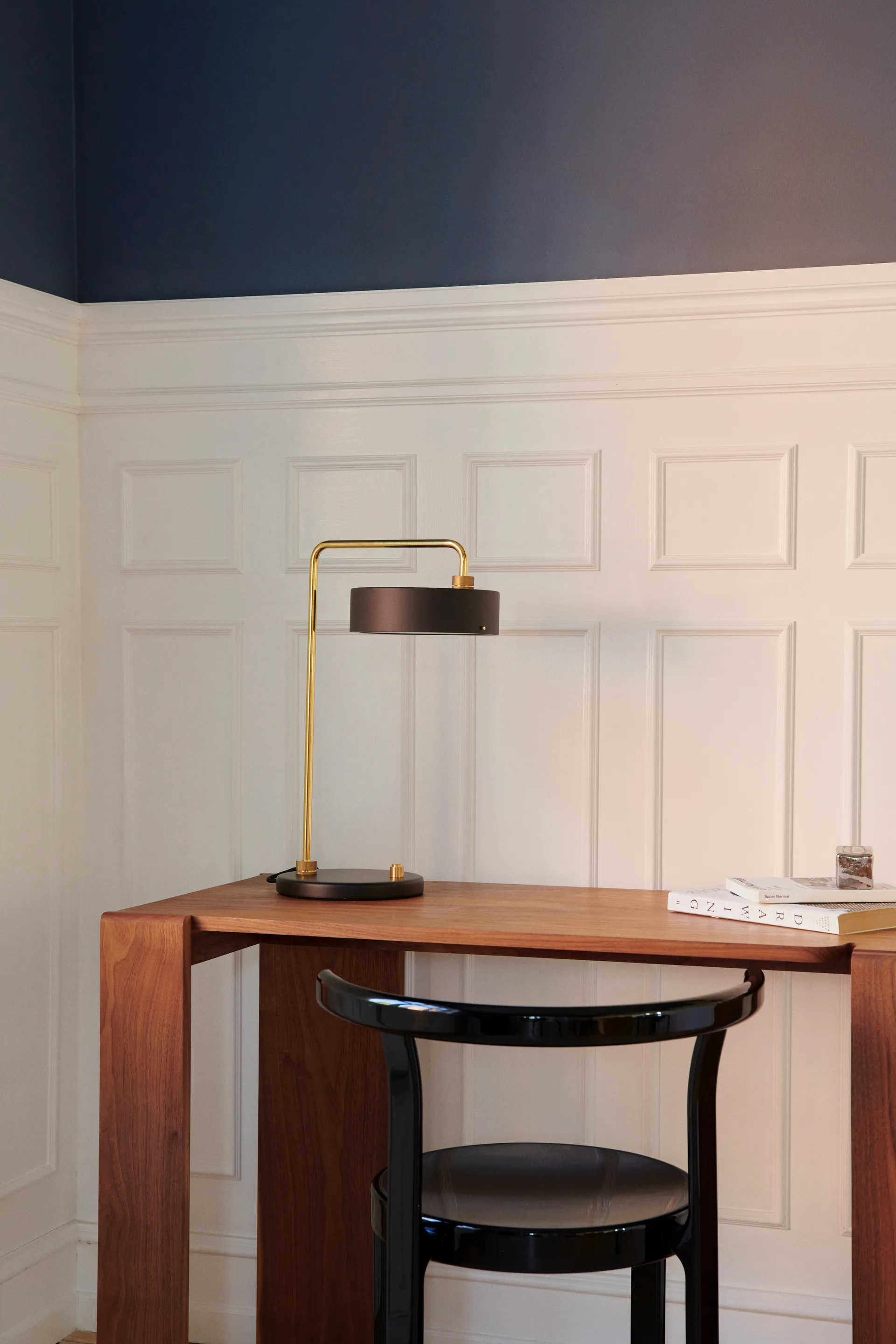 Petite Machine tafellamp, Deep black Made By Hand