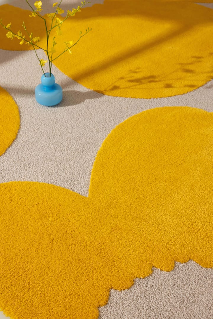 Iso Unikko wollen vloerkleed - Yellow, 140x200 cm - Marimekko