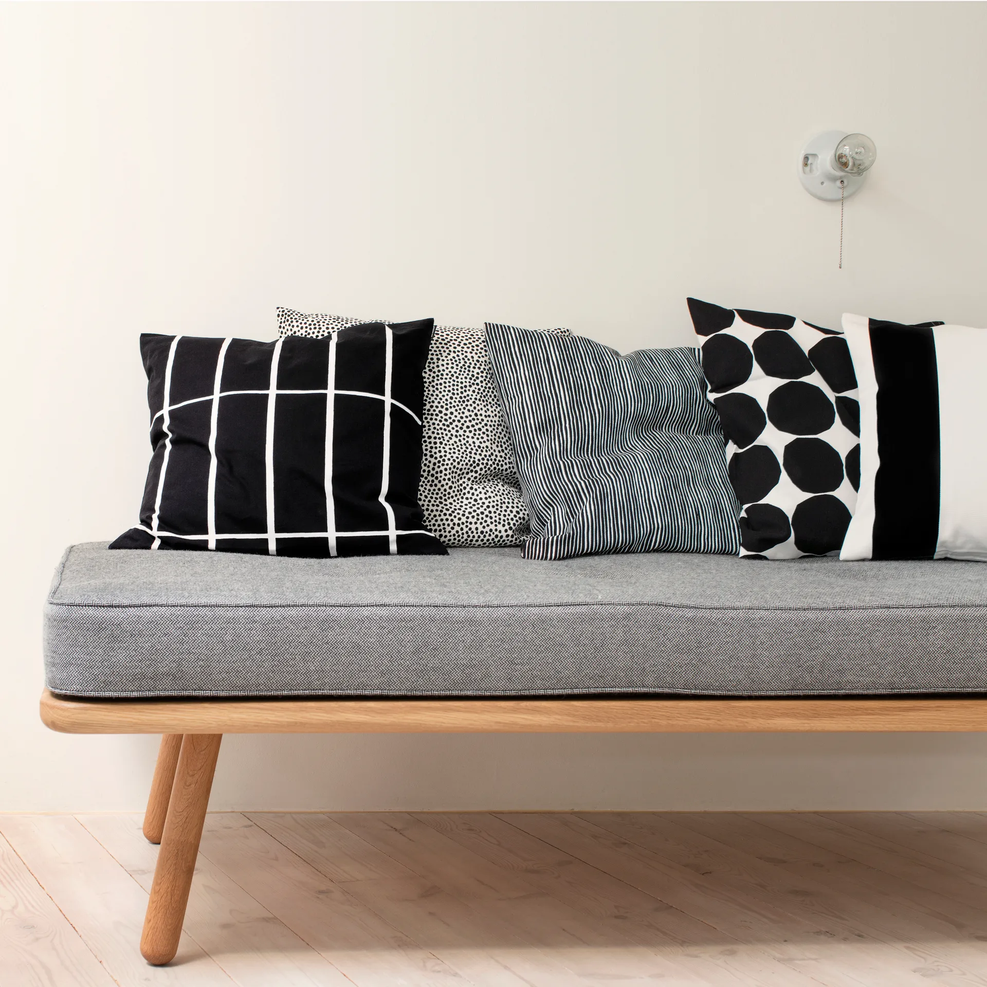 Pienet Kivet kussenhoes 50x50 cm, zwart-wit Marimekko