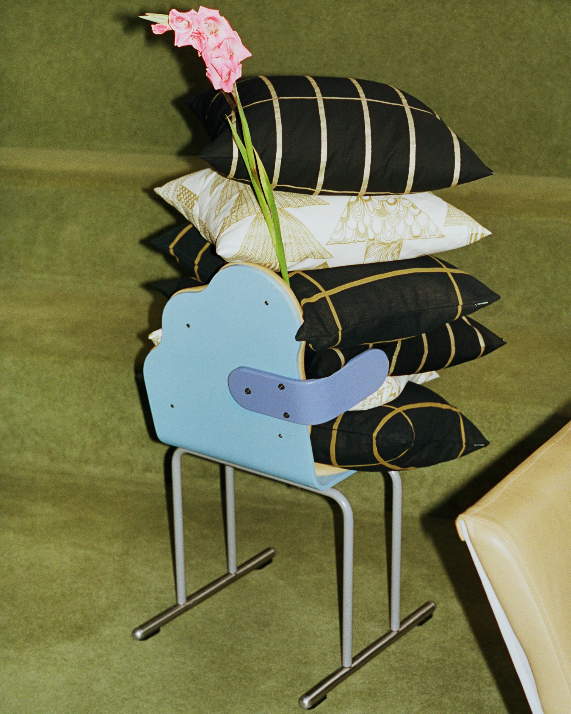 Tiiliskivi kussenhoes 40x60 cm, Caviar-gold Marimekko