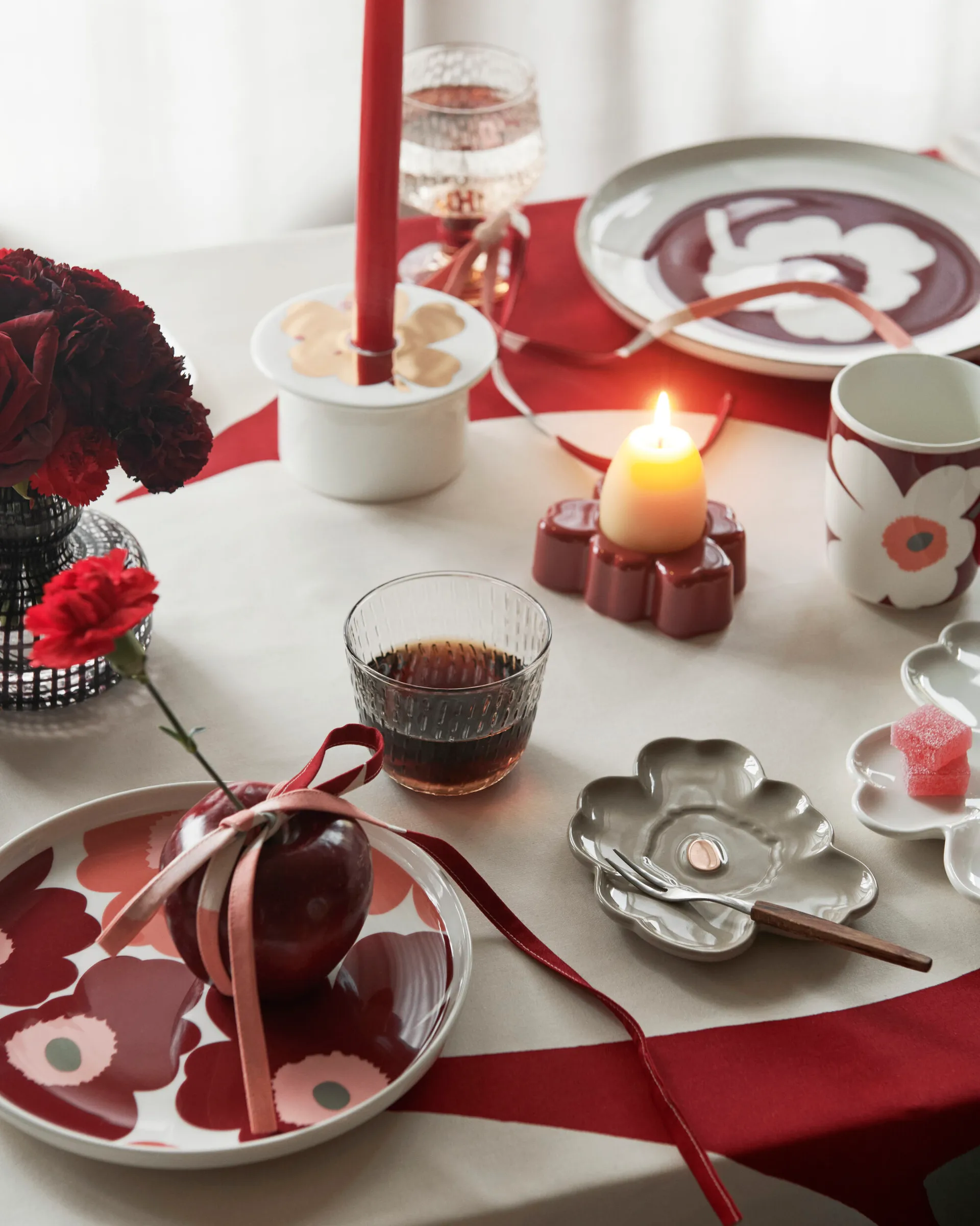 Unikko 60-jarig jubileum mok 25 cl + bord 12x15 cm, White-dark cherry-ash grey Marimekko