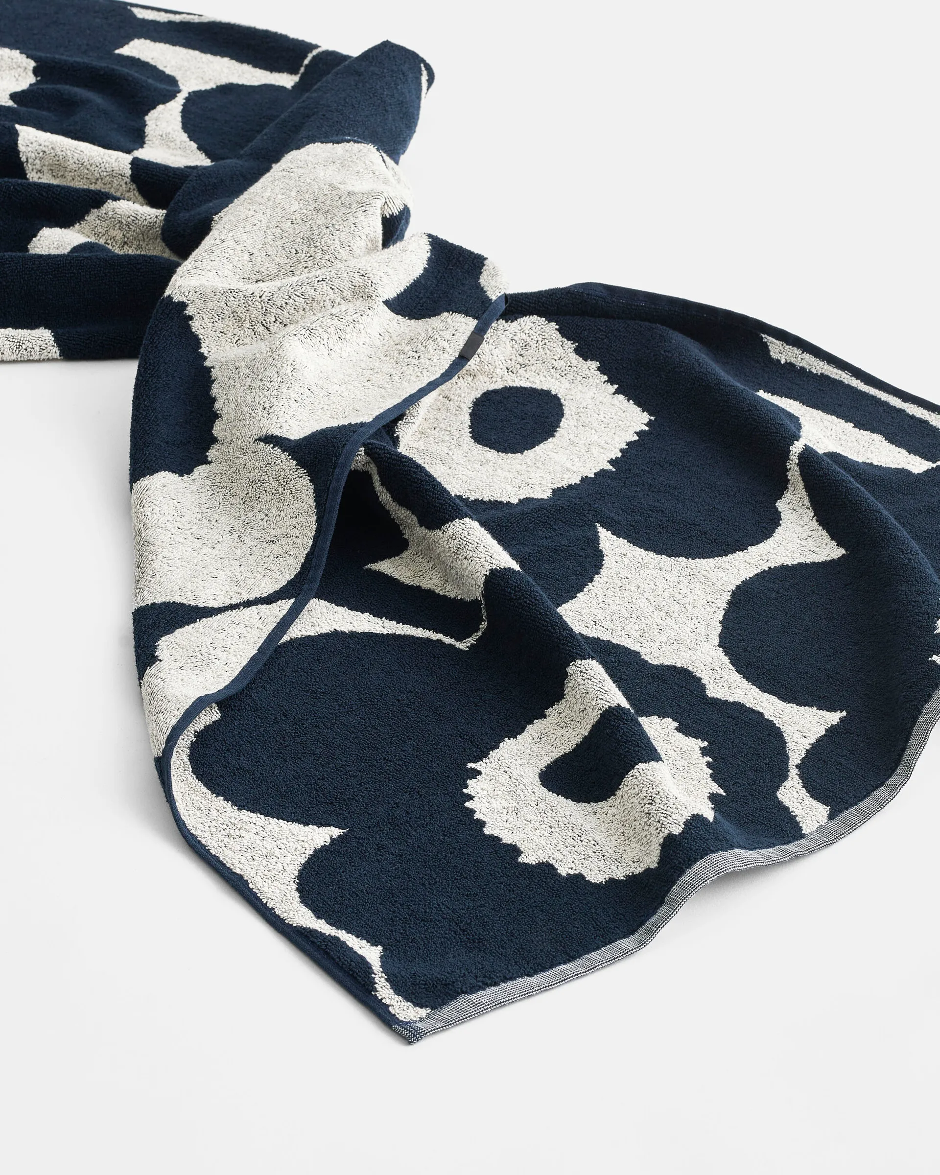 Unikko handdoek natuurwit-donkerblauw, 70x150 cm Marimekko