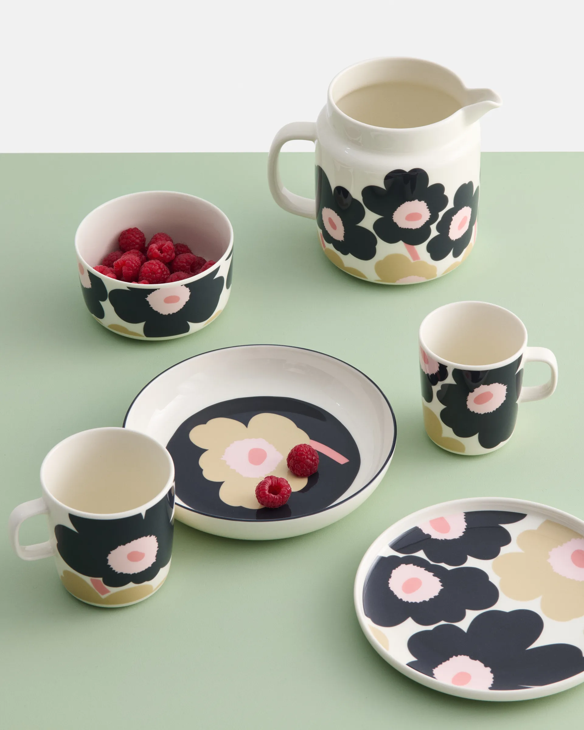 Unikko mok 40 cl, Off white-charcoal-sand-pink Marimekko