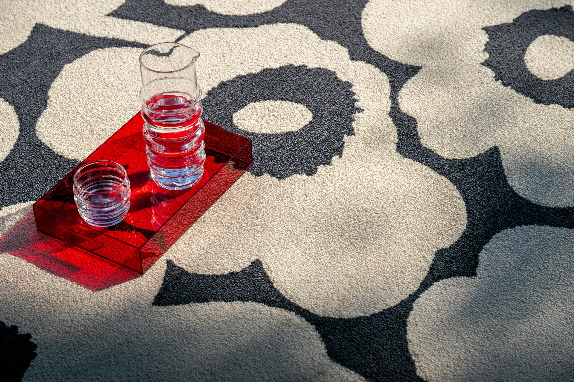 Unikko vloerkleed outdoor, Charcoal-white, 140x200 cm Marimekko