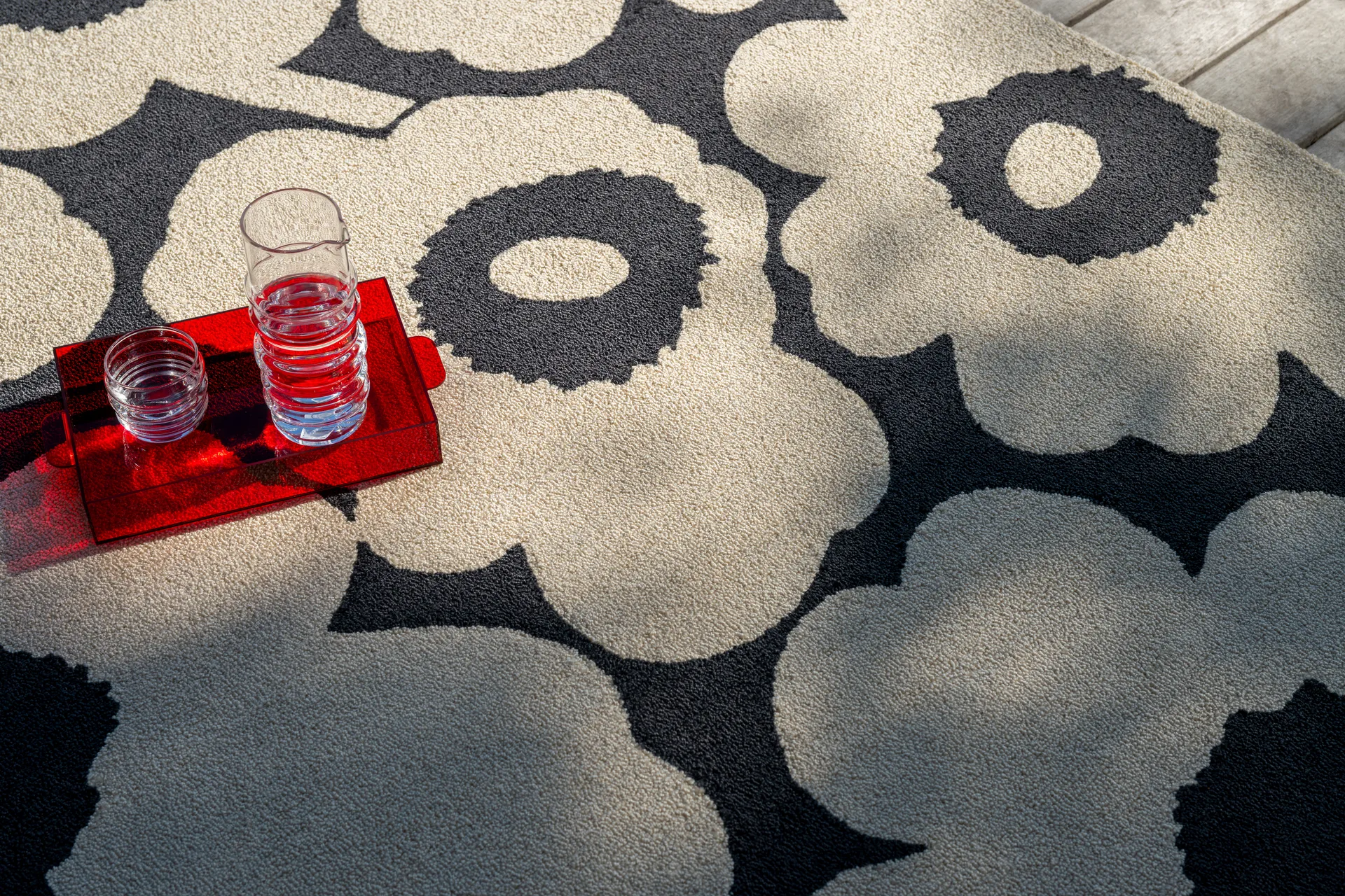 Unikko vloerkleed outdoor, Charcoal-white, 140x200 cm Marimekko