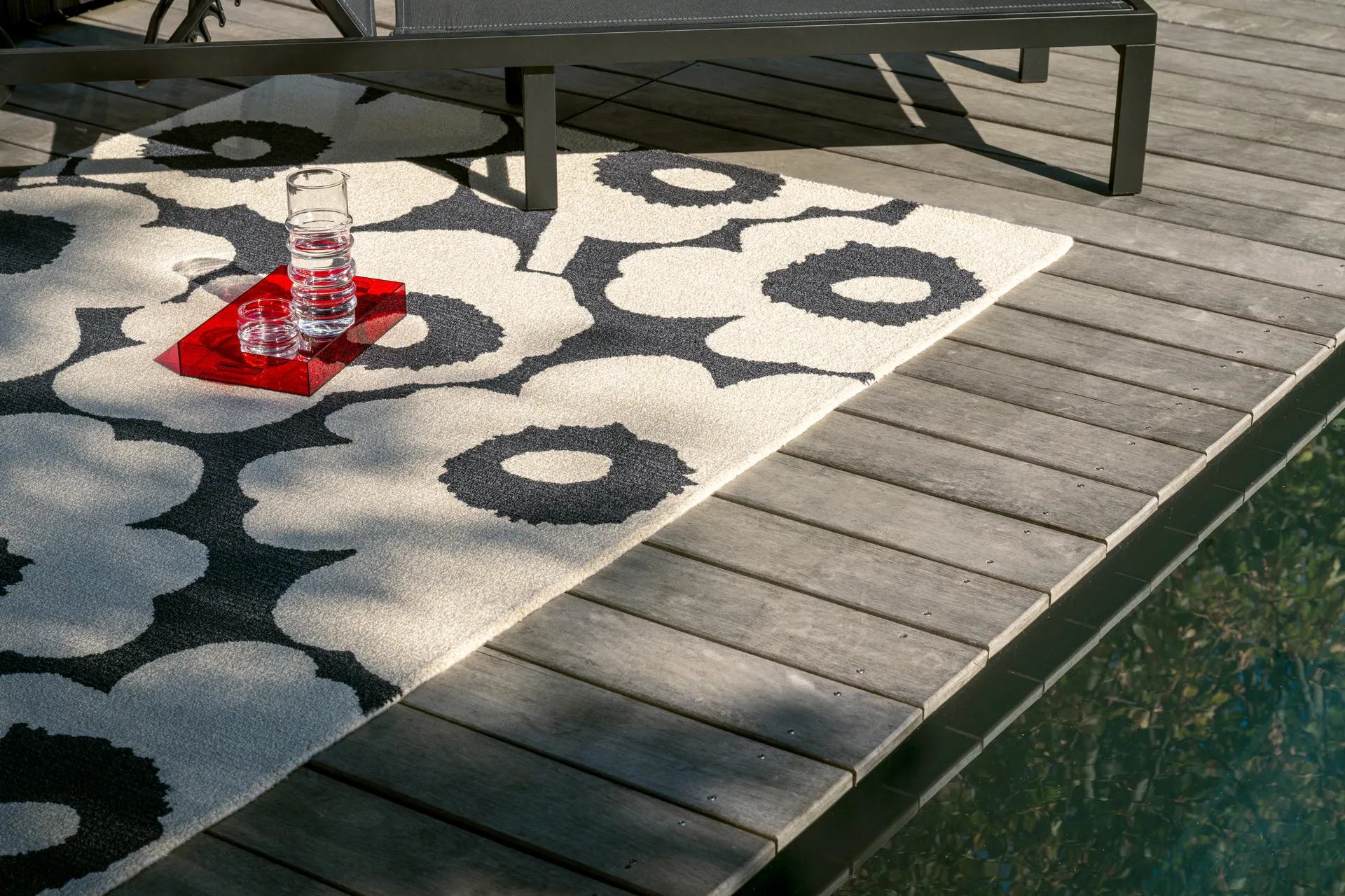 Unikko vloerkleed outdoor, Charcoal-white, 250x350 cm Marimekko