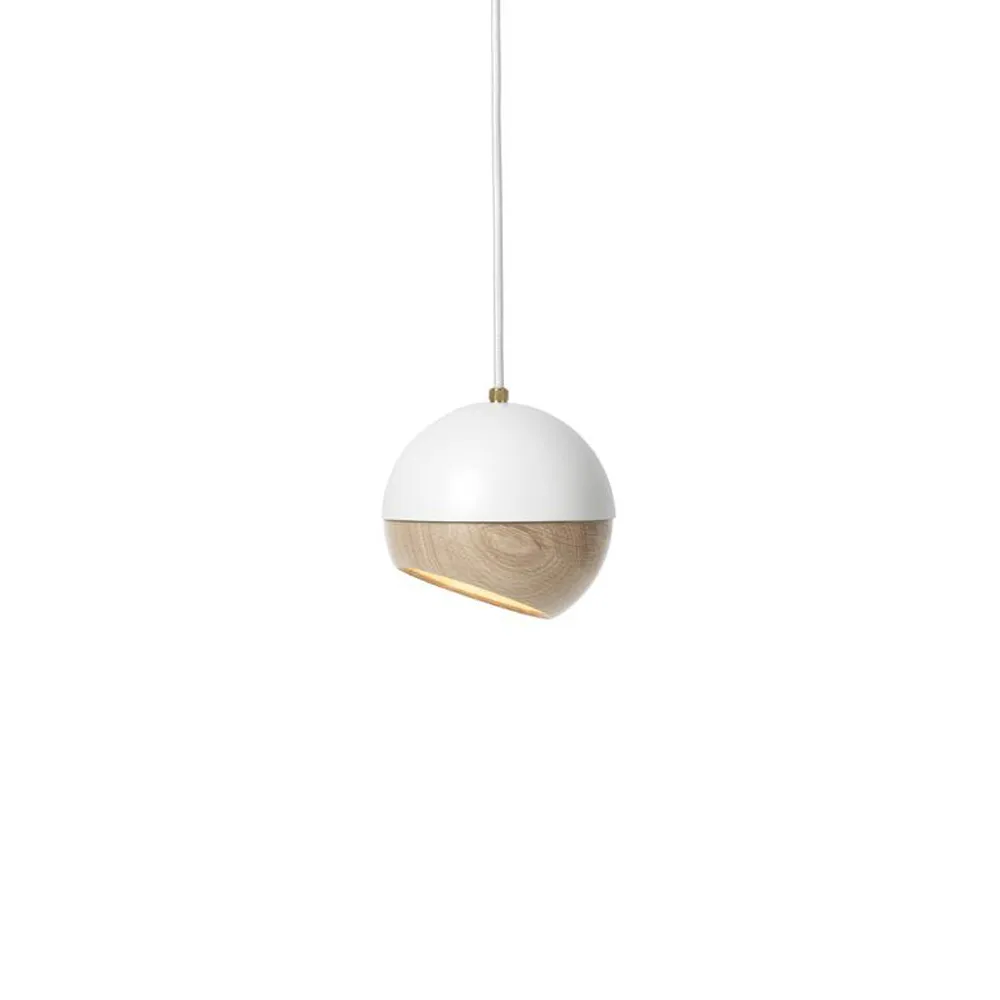 Ray hanglamp, white, medium- eikenhouten detail op de kap Mater