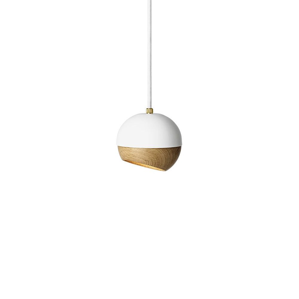 Mater Ray hanglamp white, small- eikenhouten detail op de kap