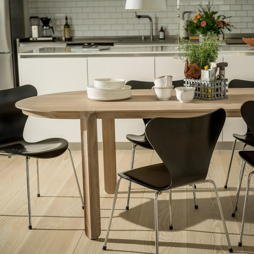 Amor eettafel, eik witgepigmenteerde hardwaxolie Mavis