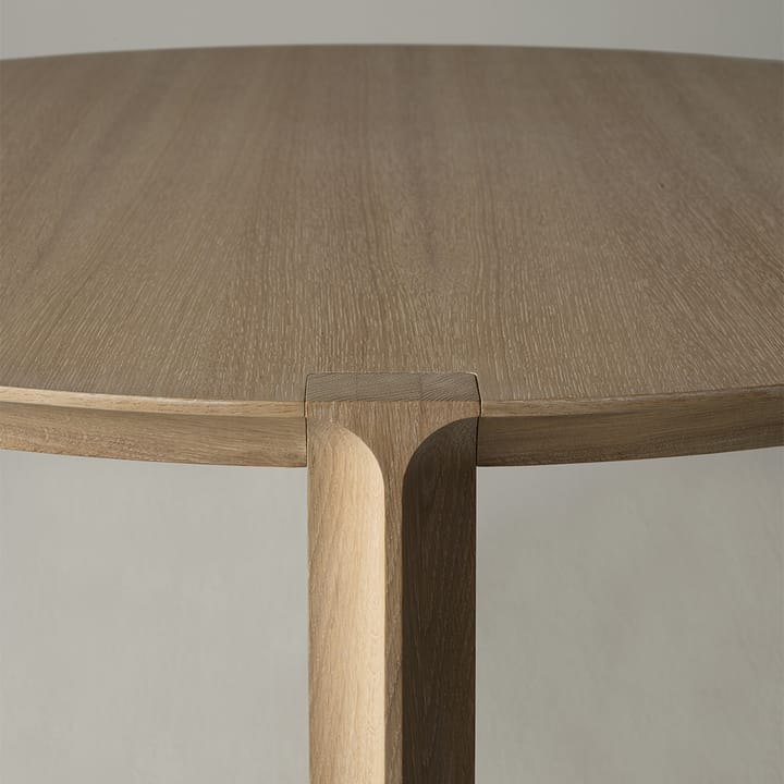 Amor eettafel rond, eik witgepigmenteerde hardwaxolie Mavis