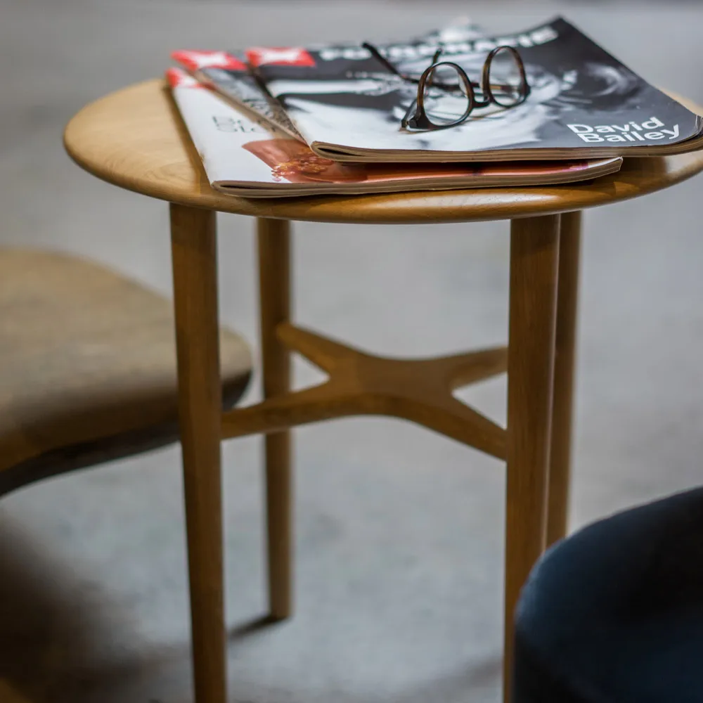 Crest sidetable, eik witgepigmenteerde blanke lak Mavis