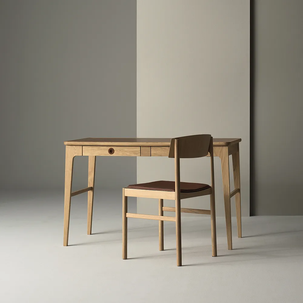 Rode stoel, Witgepigmenteerde matte gelakte eik Mavis