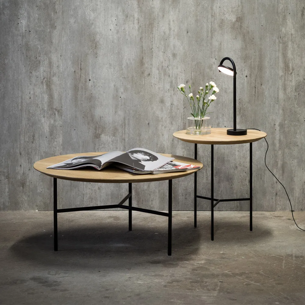 Tribeca bijzettafel, eik olie rustiek, witte poten, ø47 cm Mavis