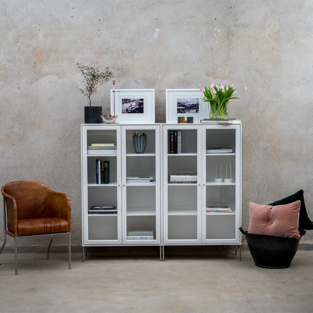 Volt vitrinekast 190 cm witlak, Details in roestvrij staal Mavis