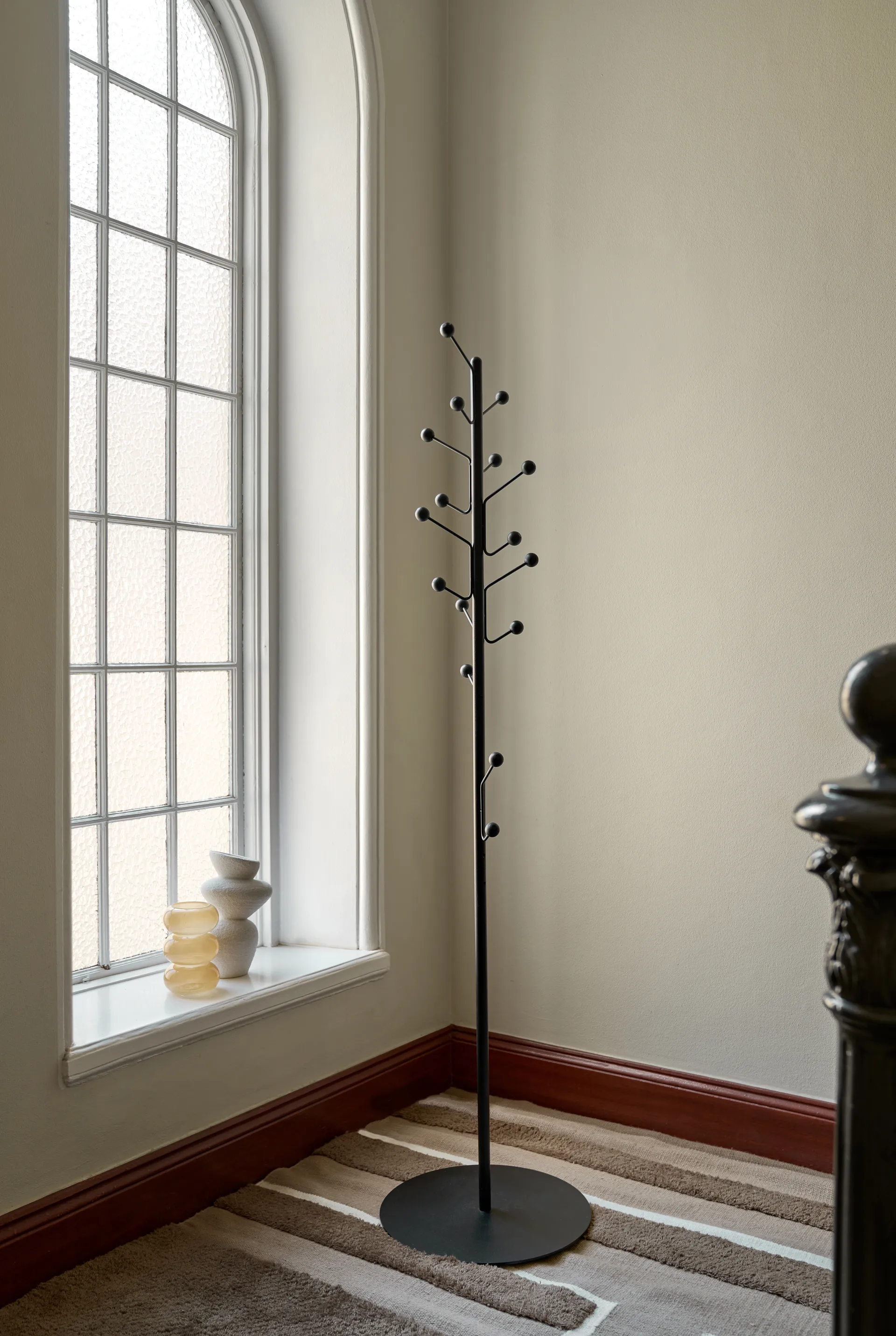 Bill Floor kapstok, Zwart Maze