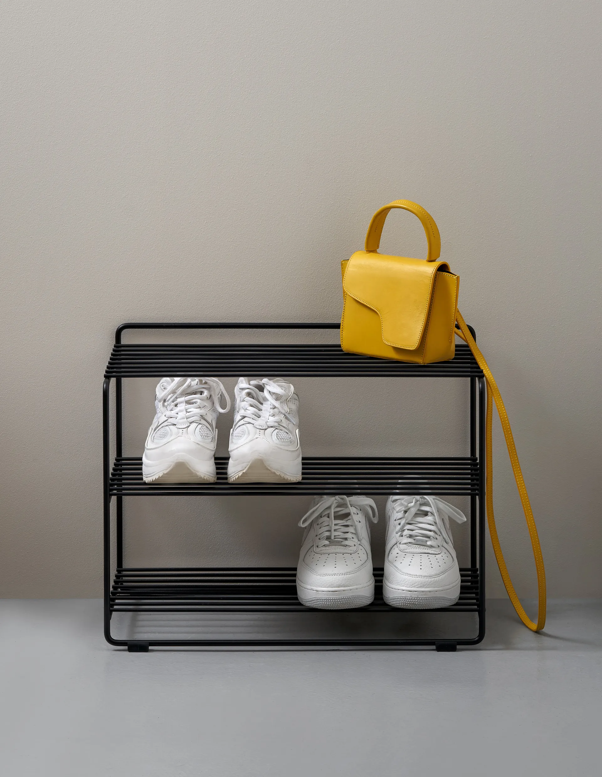 Downtown schoenenplank, Zwart Maze