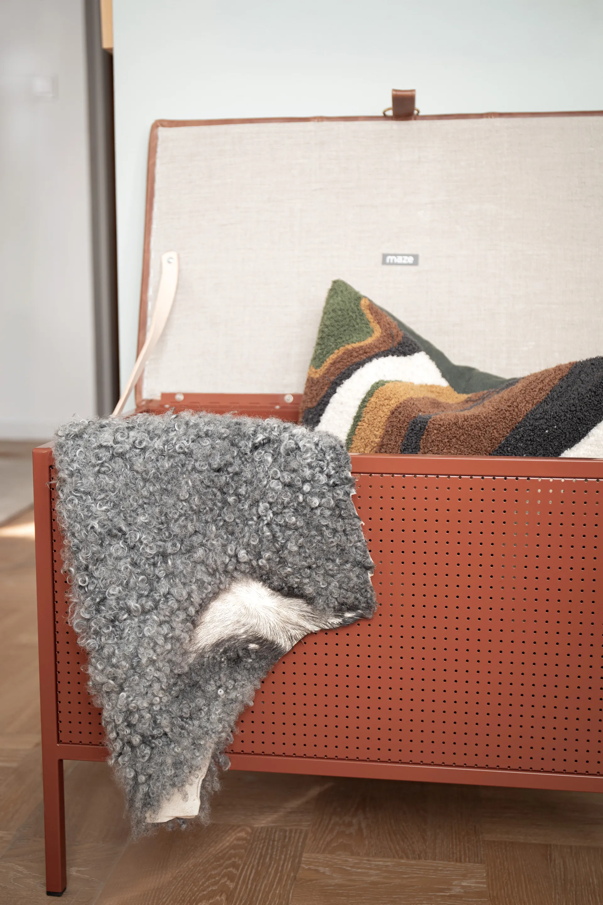 Frank opbergbankje, Cinnamon-vintage cognac Maze