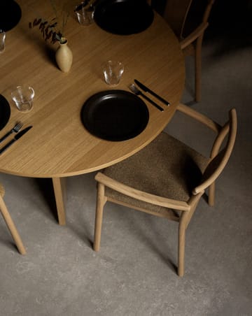 Merkur stoel met armleuningen en kussen - Oak-Bouclé 06 gold - MENU
