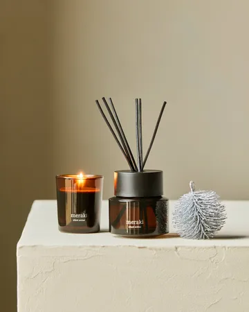 Meraki geschenkset geurstokjes en geurkaars - Silent Amber - Meraki