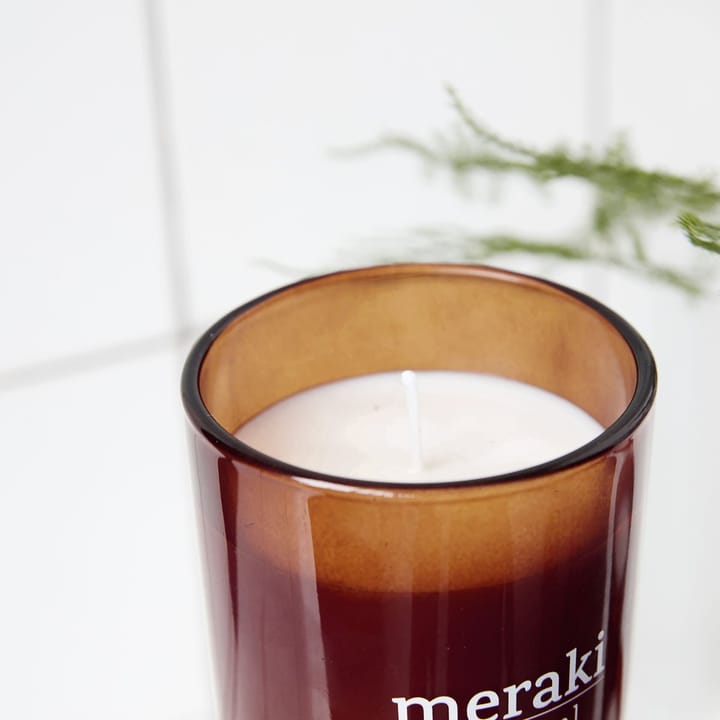 Meraki geurkaars bruin glas - 12 uur, nordic pine Meraki