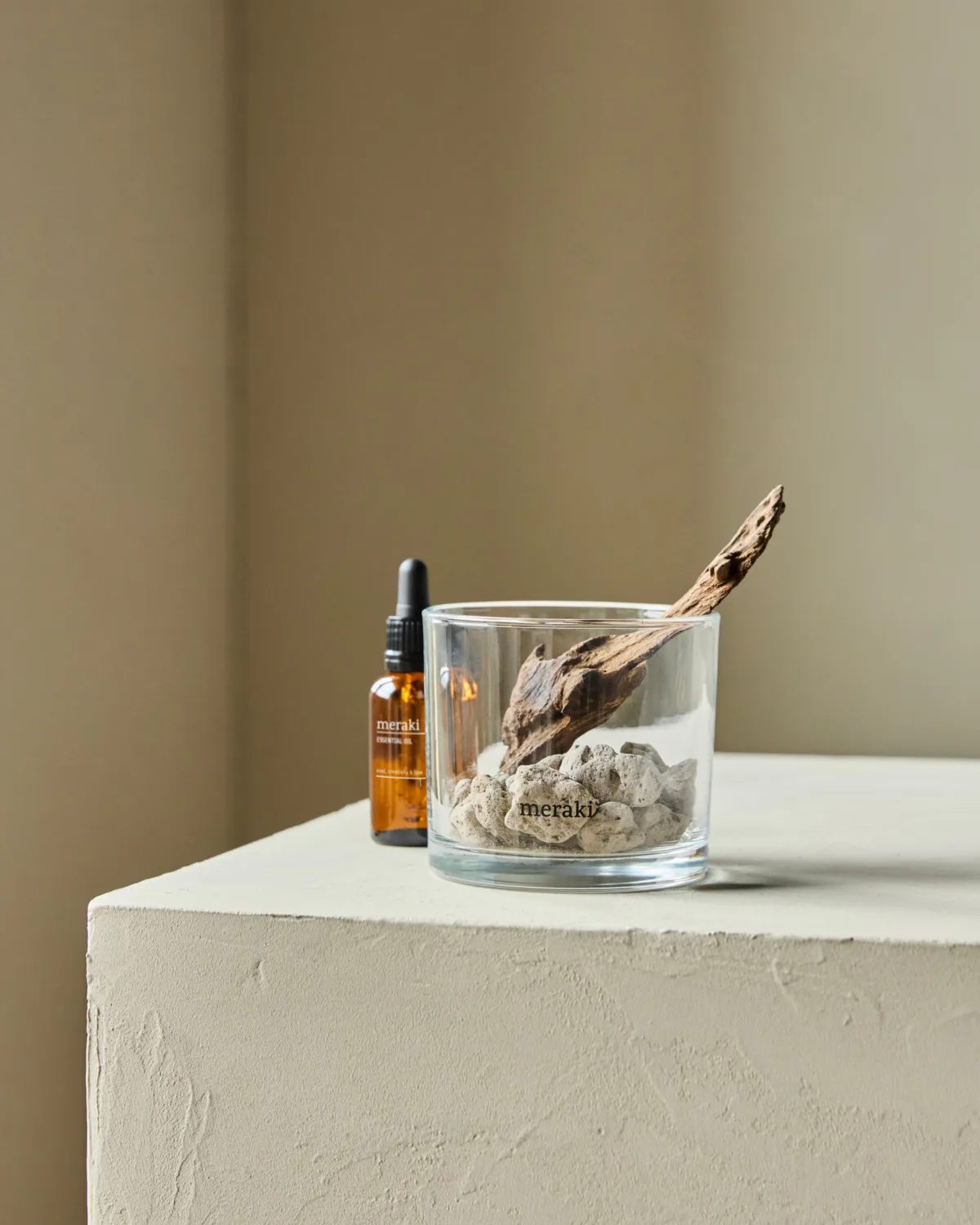 Meraki geurverspreider lavasteen en hout incl. olie, Amber dust, zwart Meraki