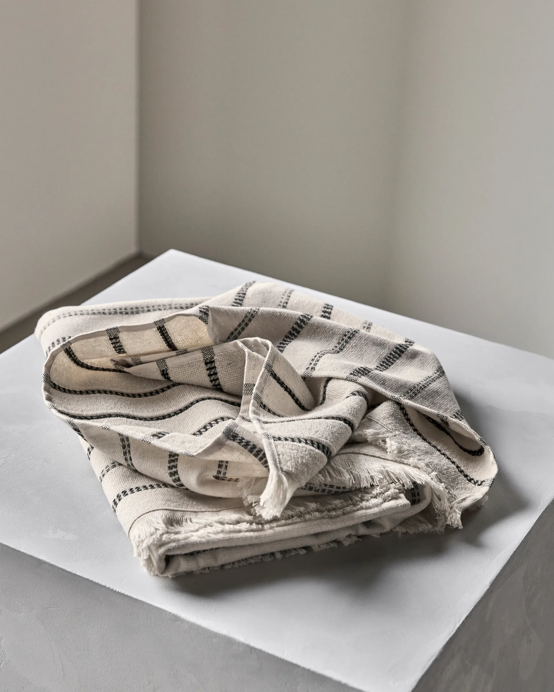 True badlaken, Off-White-zwart, 70x140 cm Meraki