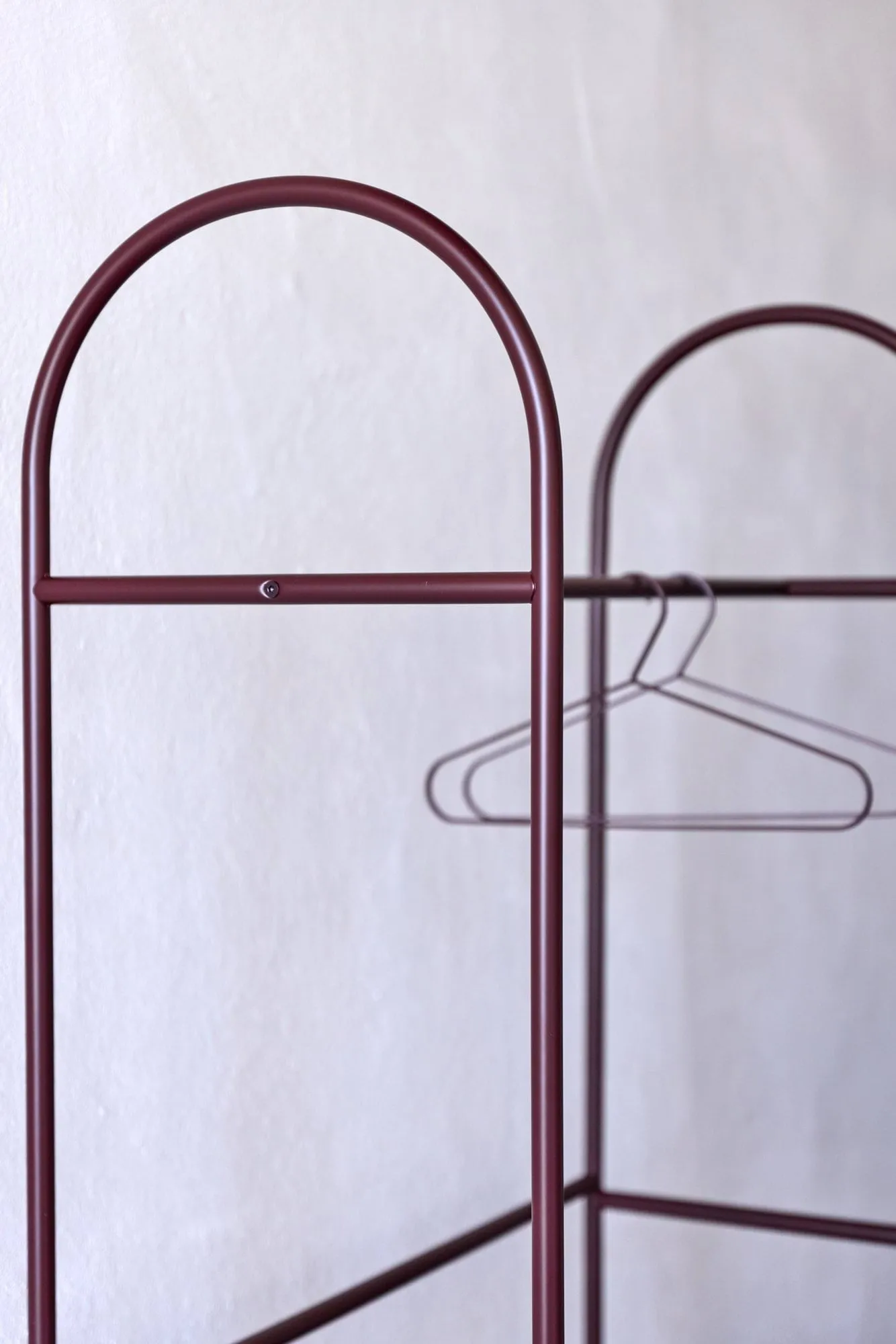 Arch kledingrek, Rood, 39x92x186 cm Mette Ditmer