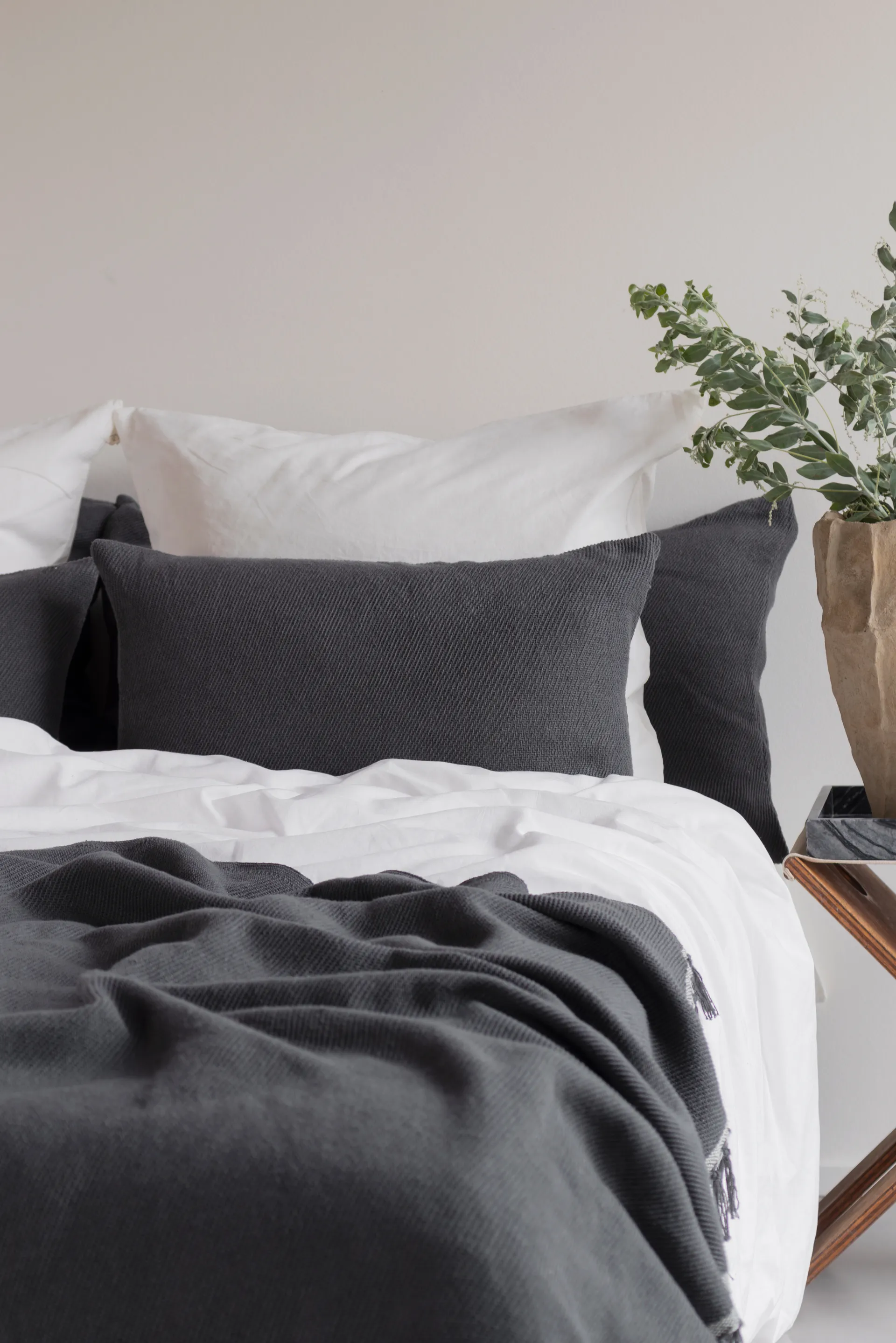 Bohemia sprei, Anthracite,140x250 cm Mette Ditmer