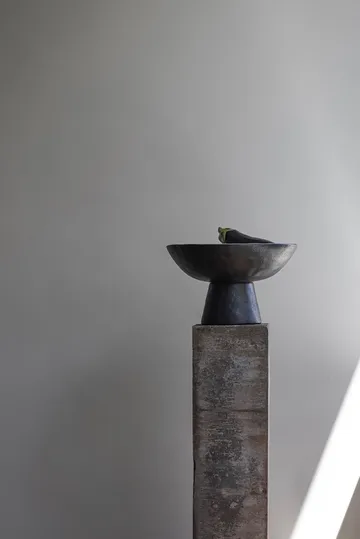 By Hand schaal op voet Ø31,5x20 cm - Off-white - Mette Ditmer