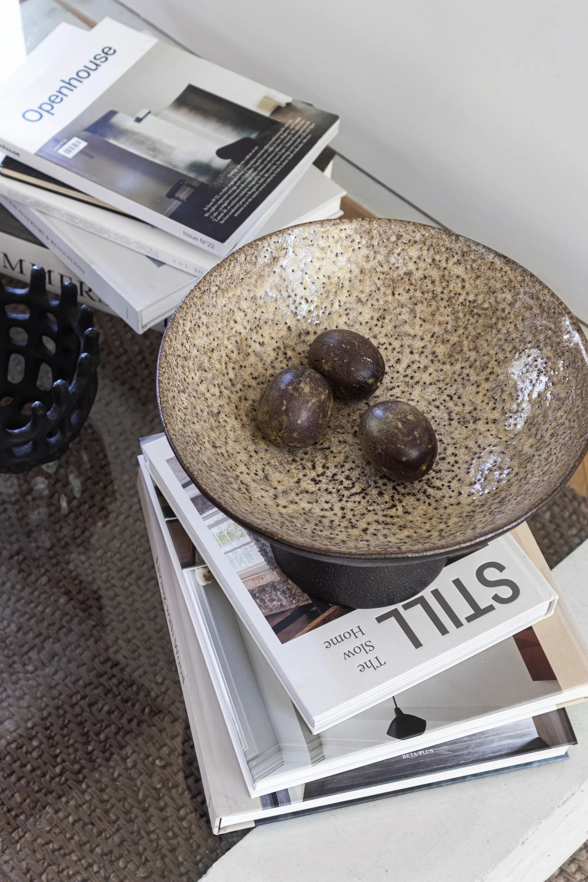 By Hand schaal op voet Ø31,5x20 cm, Sand Mette Ditmer