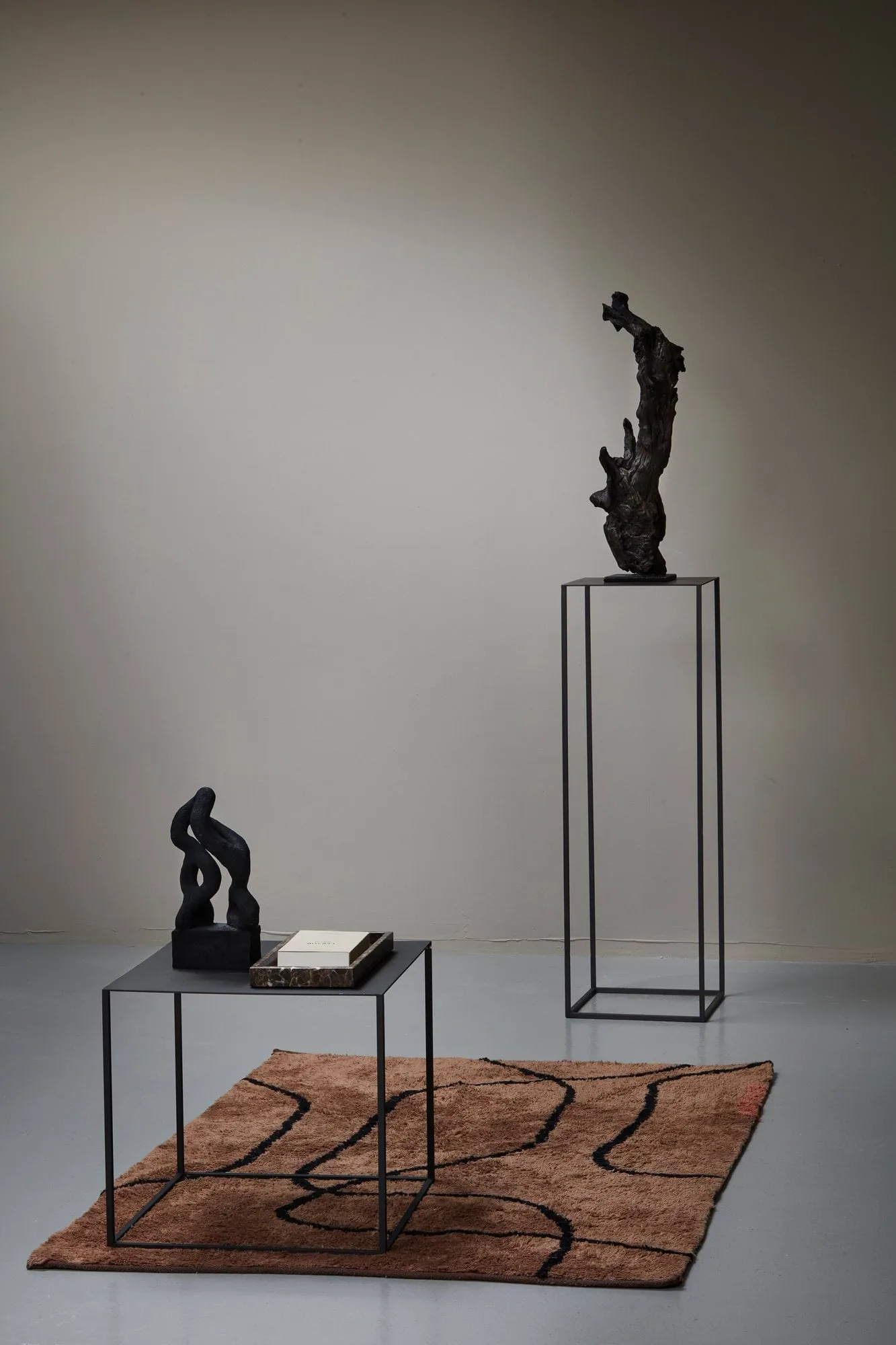 Cubic sokkel, Zwart, 29x29x90 cm Mette Ditmer