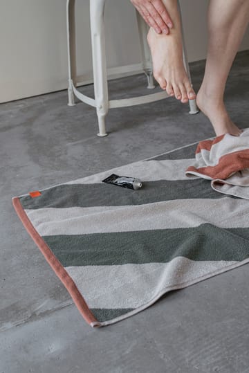 Diagonal badmat 50x80 cm - Dark olijf. - Mette Ditmer