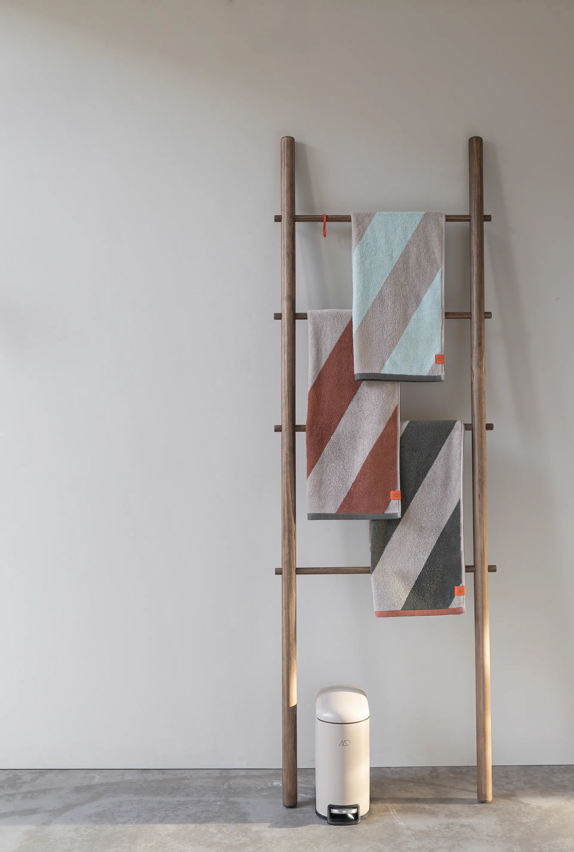 Diagonal handdoek, Brick, 70x133 cm Mette Ditmer