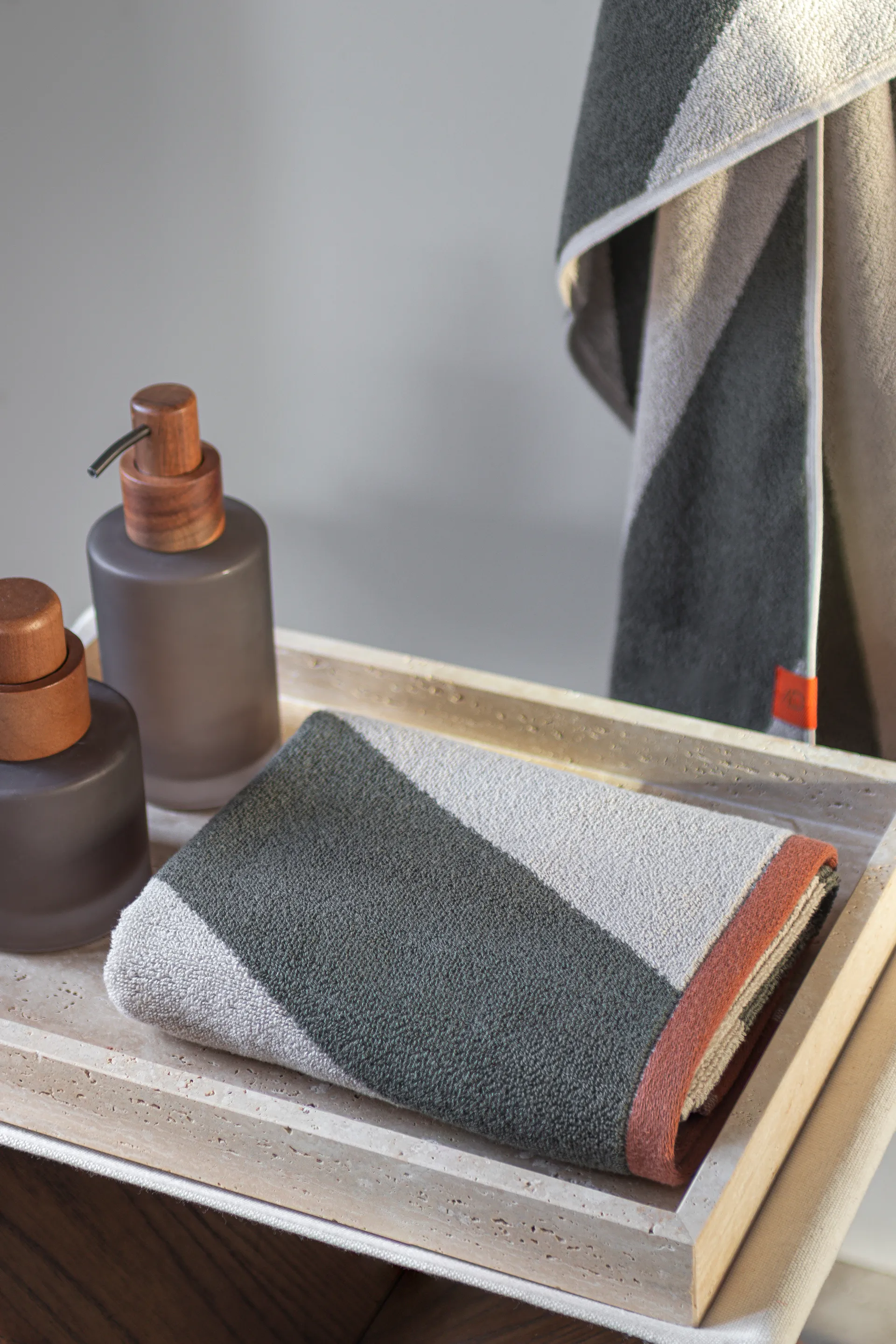 Diagonal handdoek, Dark olive, 50x90 cm Mette Ditmer