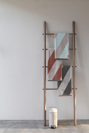 Diagonal handdoek - Donker olijf, 70x133 cm - Mette Ditmer