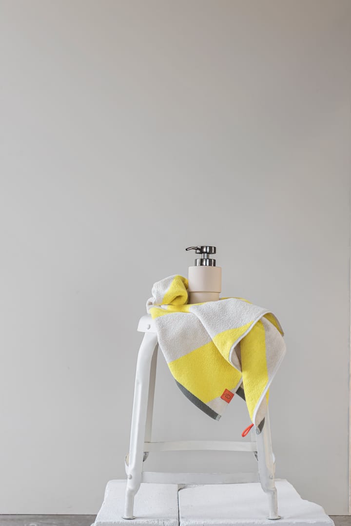 Diagonal handdoek, Geel, 70x133 cm Mette Ditmer