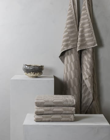 Geo badhanddoek 70x133 cm - Sand - Mette Ditmer