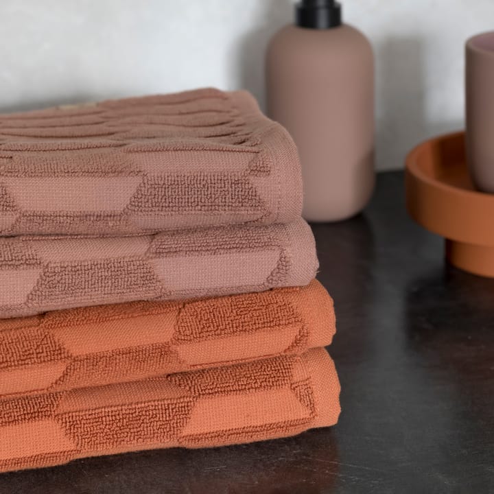 Geo handdoek 50x95 cm, Blush Mette Ditmer