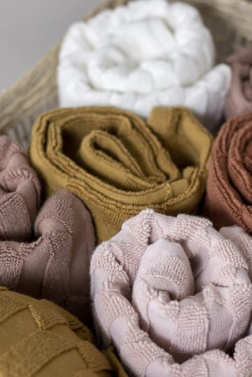 Geo handdoek 50x95 cm - Powder rose - Mette Ditmer