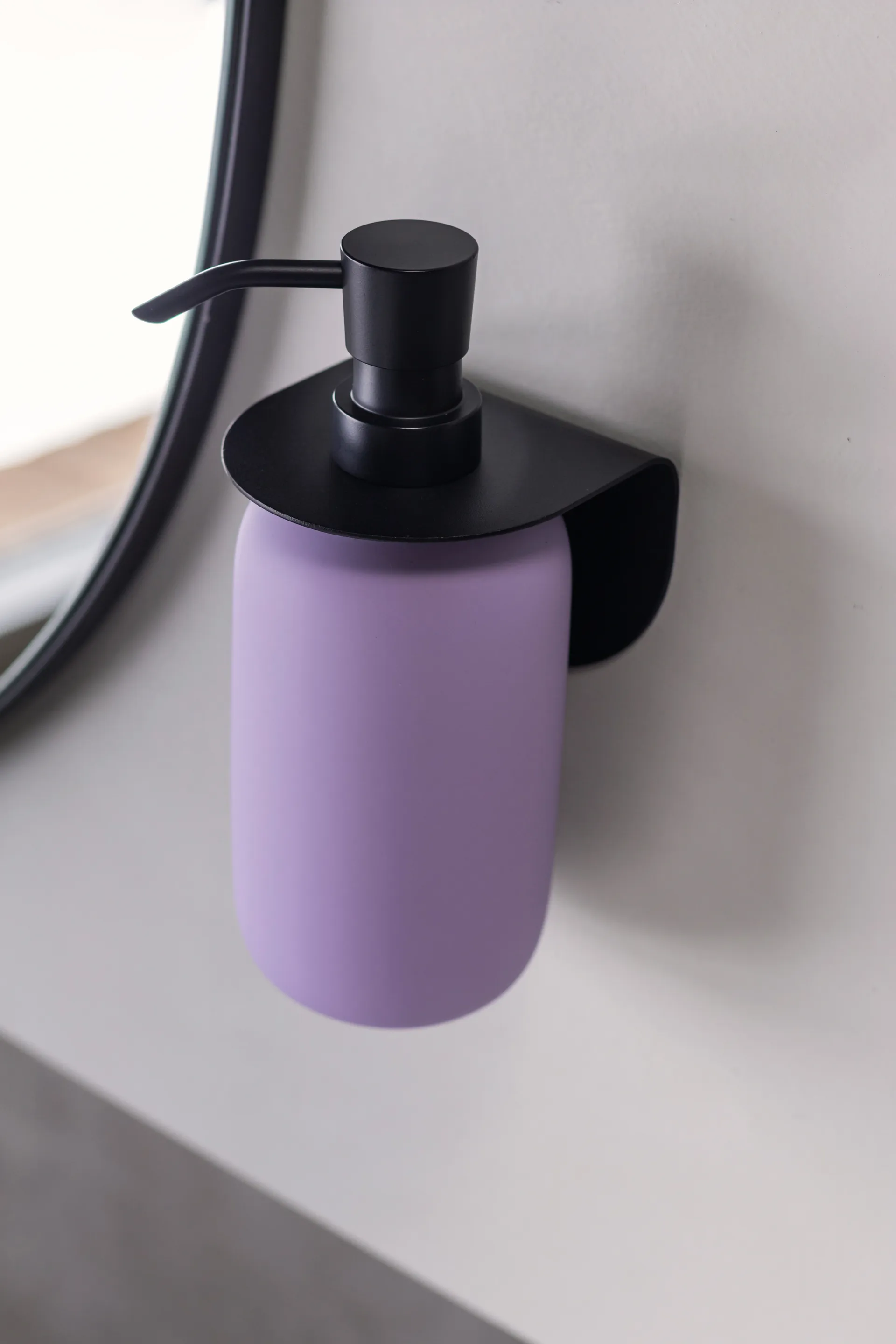 Lotus zeepdispenser hoog, Light lilac Mette Ditmer