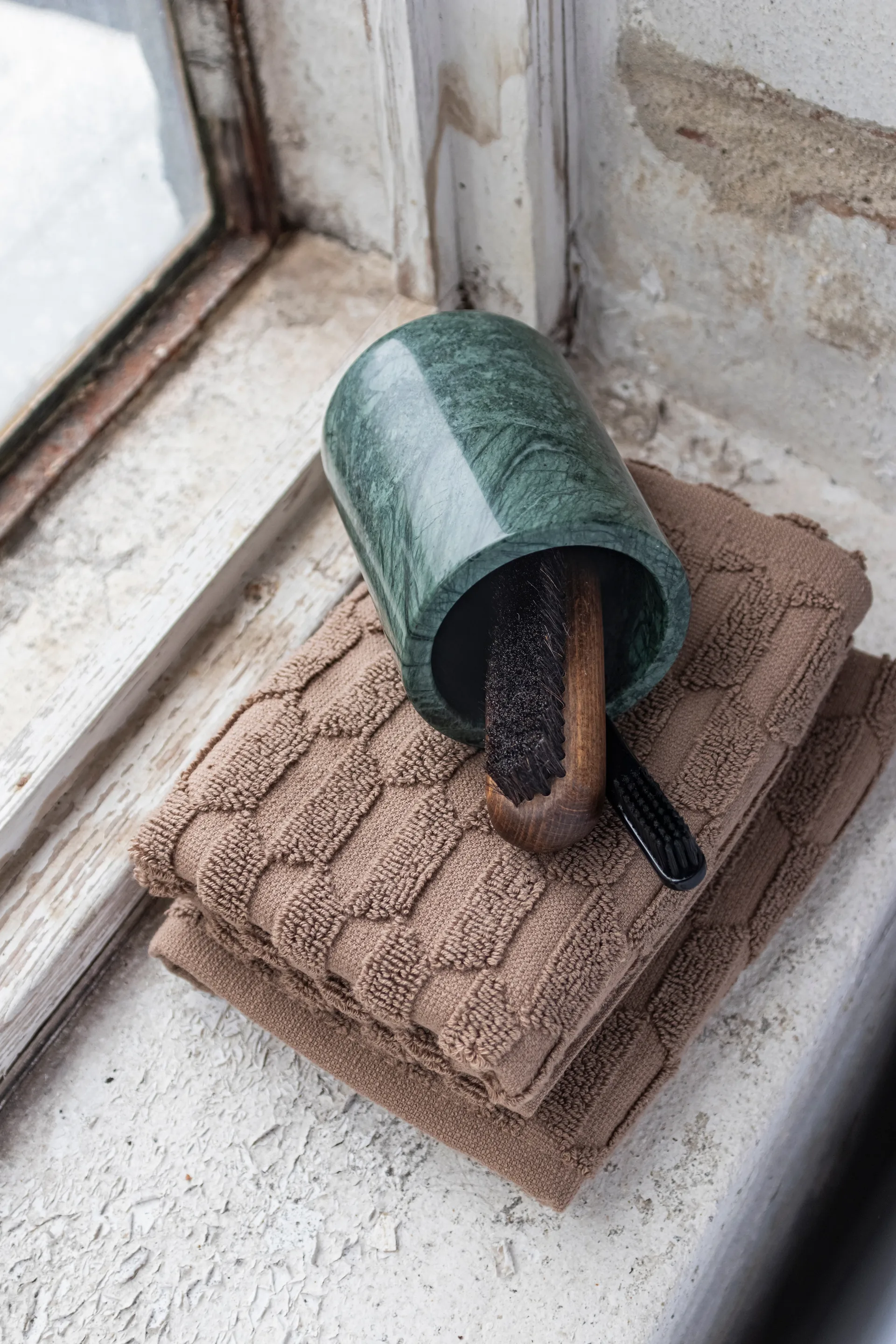 Marble tandeborstelbeker 10 cm, Dark forest Mette Ditmer