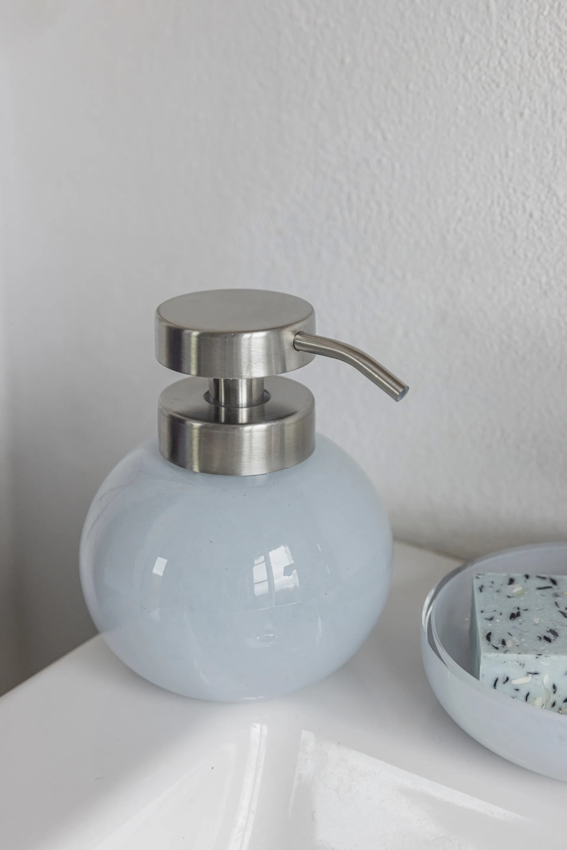 Opal zeepdispenser, Light blue Mette Ditmer