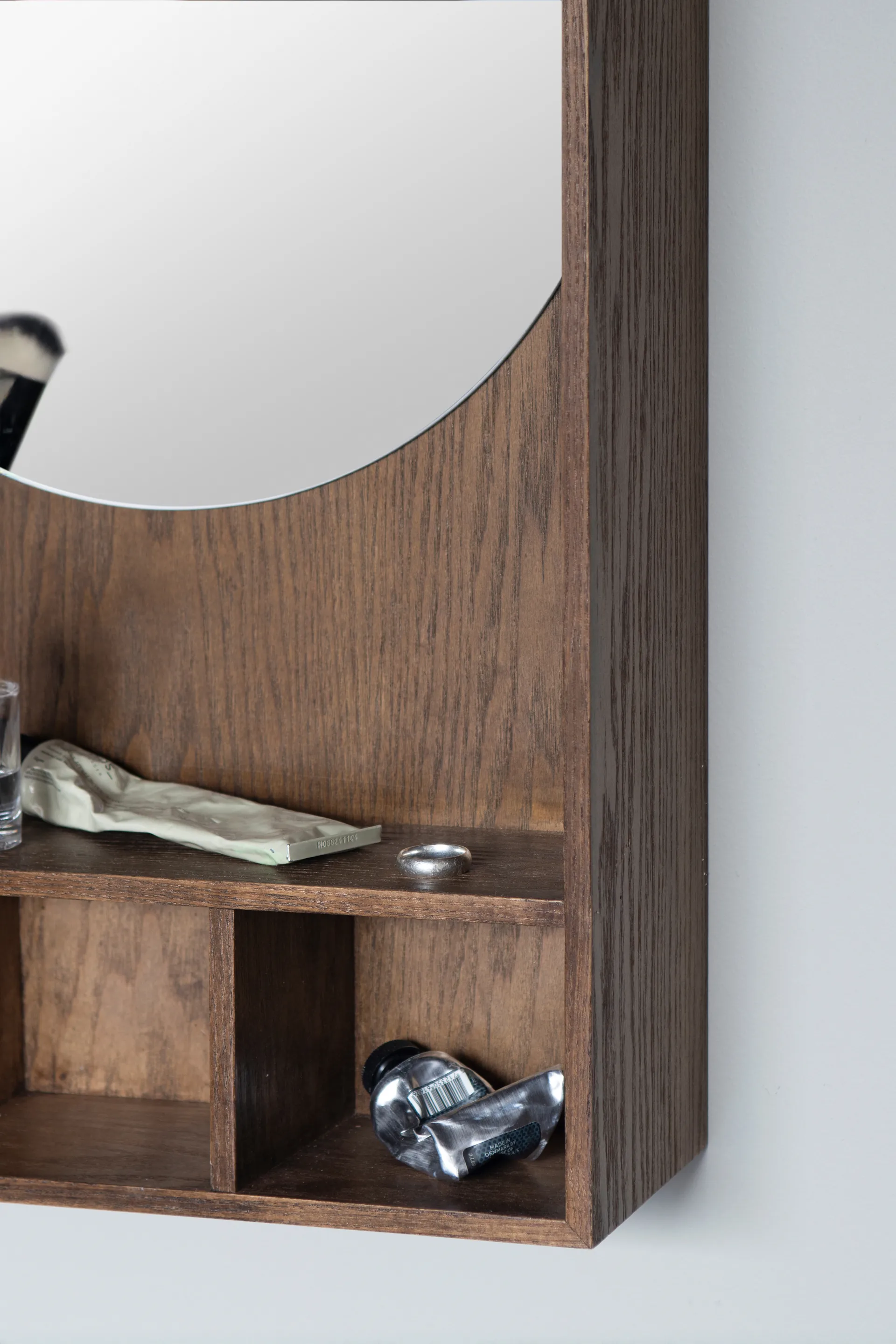 Show-me spiegel met plank small, Dark oiled Mette Ditmer