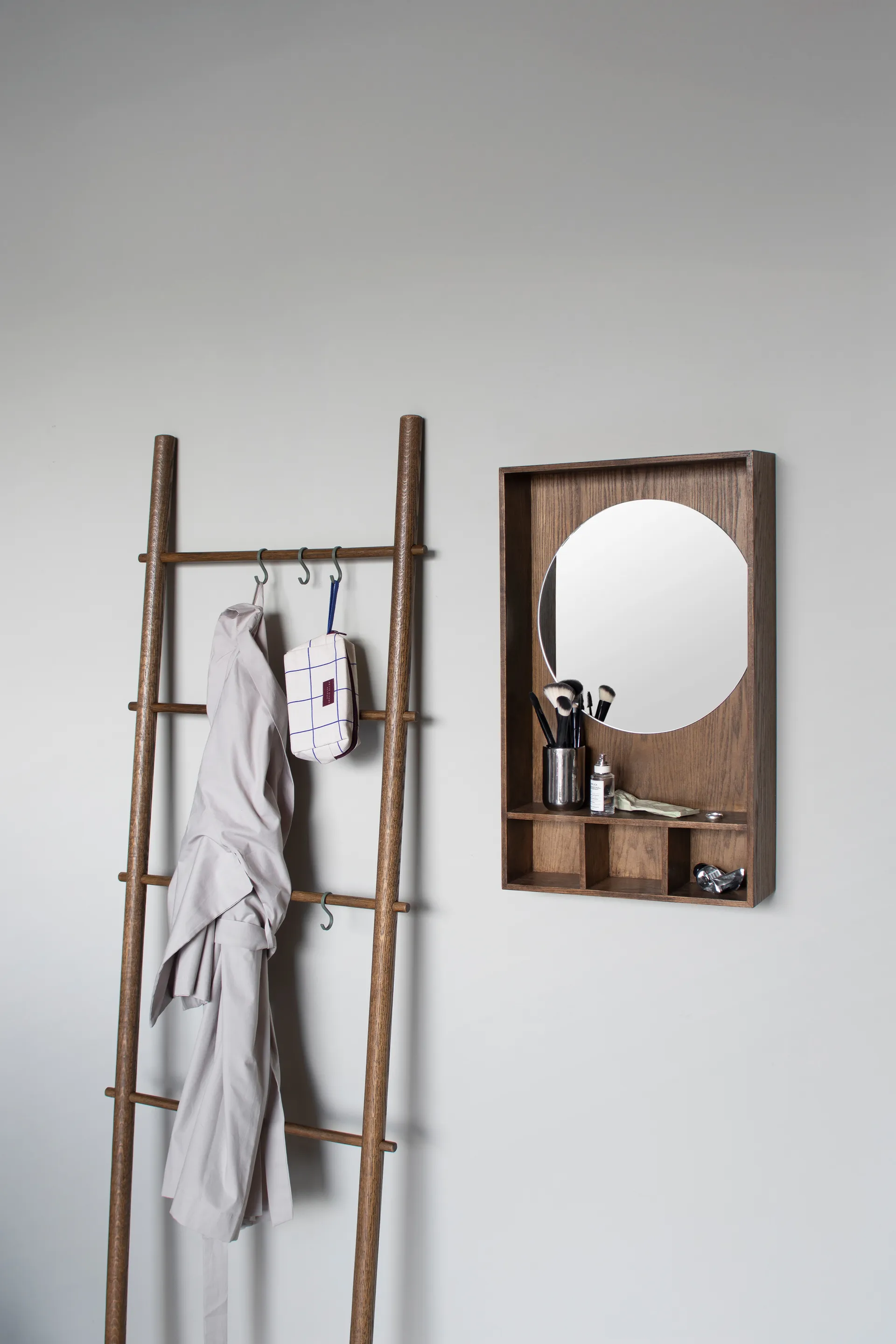 Show-me spiegel met plank small, Dark oiled Mette Ditmer