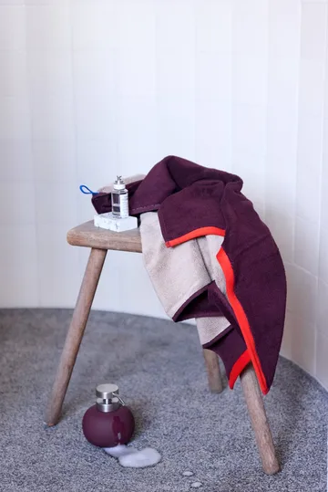 Soft badhanddoek 70x133 cm - Grijs-Rood (grijs-rood), 70x133 cm - Mette Ditmer