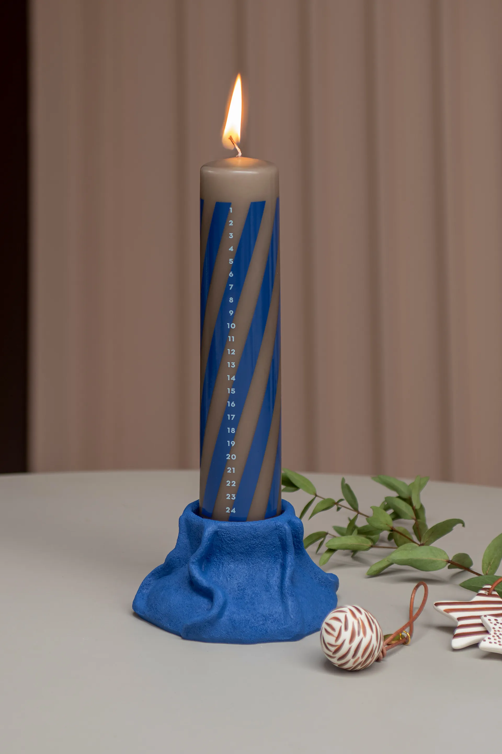 Twentyfour kalenderkaars 25 cm, Cobalt Mette Ditmer