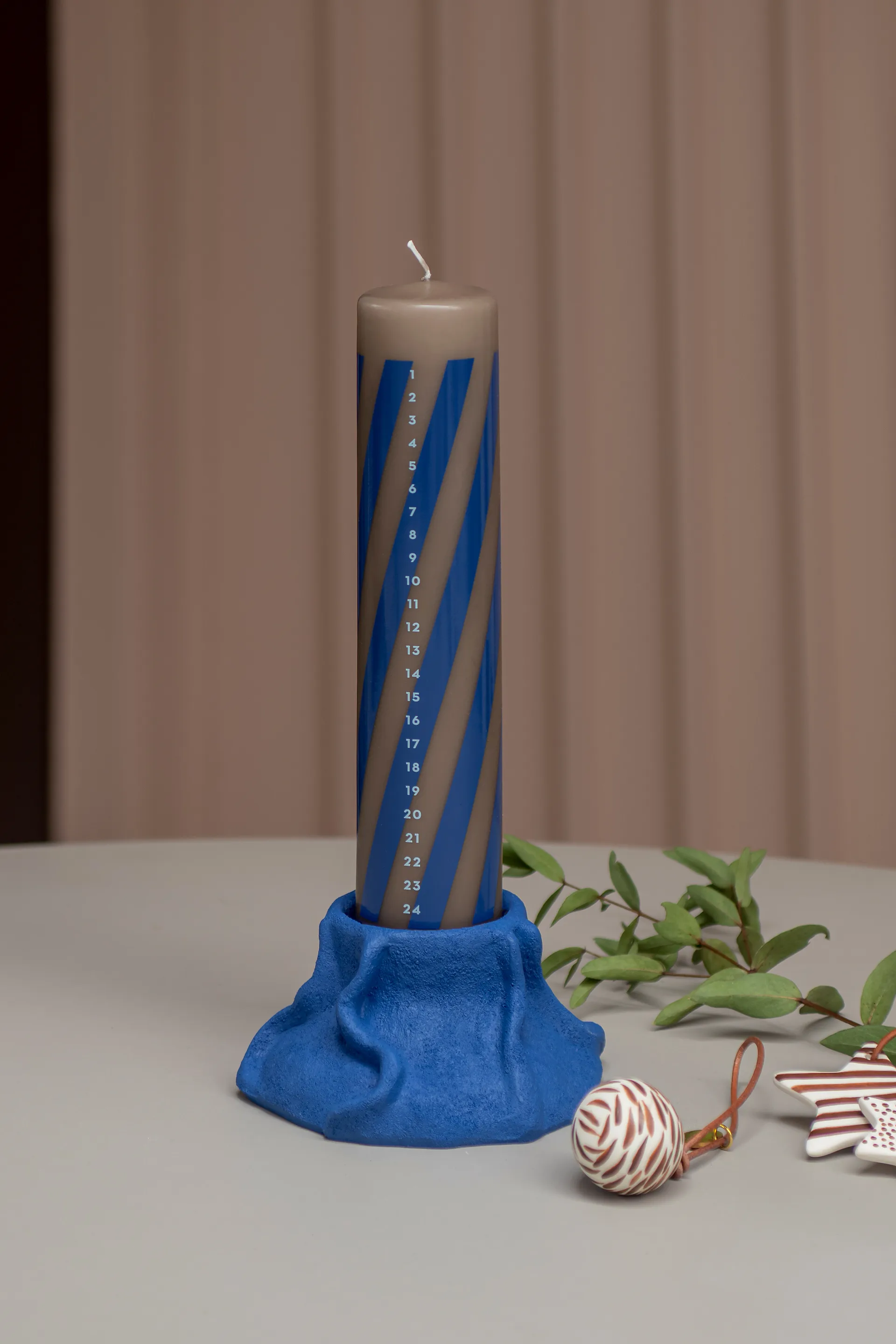 Twentyfour kalenderkaars 25 cm, Cobalt Mette Ditmer